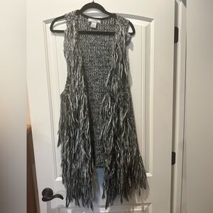 Women’s Chemistry Monochrome Knit Sweater Vest with Fringes. Size Large.